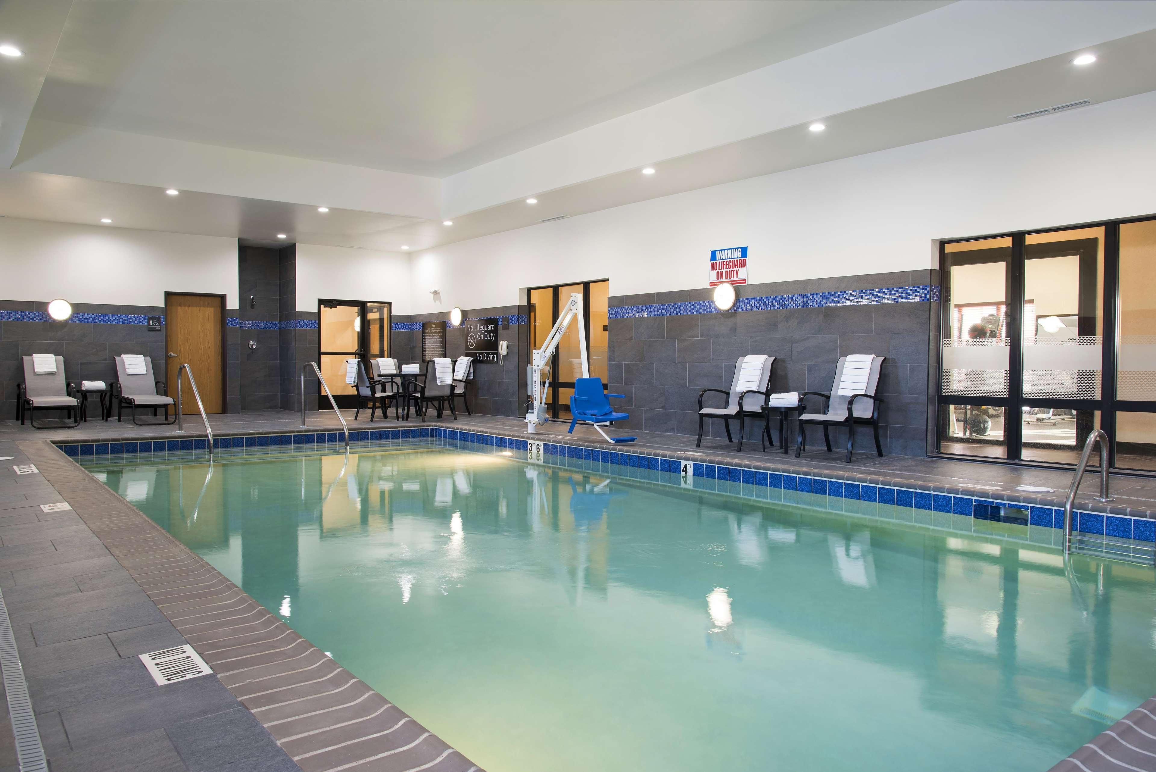 Hampton Inn Каламазу Экстерьер фото